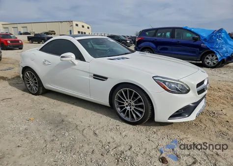 2018 Mercedes-Benz Slc 300 z USA, uszkodzony, nr VIN WDDPK3JA4JF149095